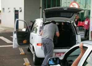 Campanha Maringá Merece - Executivos da Cocamar, uma das empresas de Maringá que mais utilizam o aeroporto da cidade, apontam a falta de táxi e de vagas de estacionamento como problemas que precisam de solução rápida no aeroporto Silvio Name Junior
